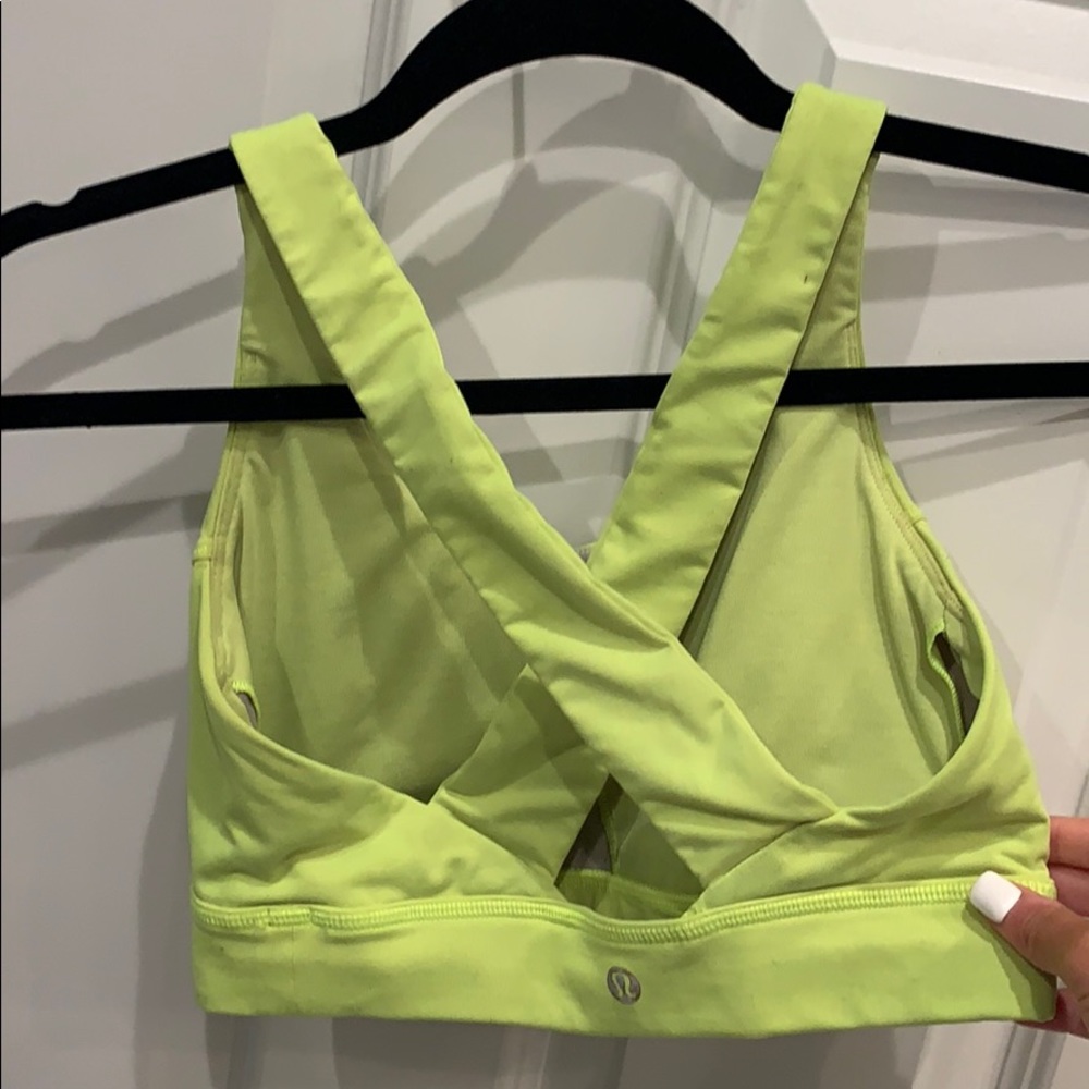 Lululemon size 6 sports bra